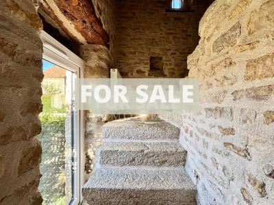 Detached Country House with Landscaped Garden