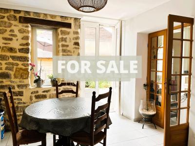 Town House With Courtyard Garden and Garage