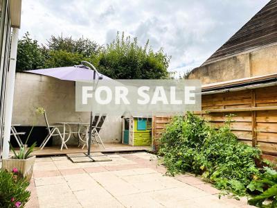 Town House With Courtyard Garden and Garage