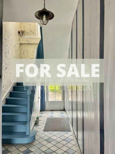 Detached Country House with Covered Pool and Pond