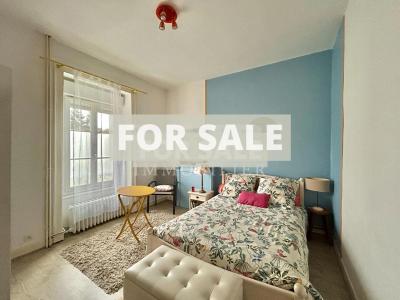 Detached Country House with Covered Pool and Pond