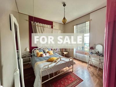 Detached Country House with Covered Pool and Pond