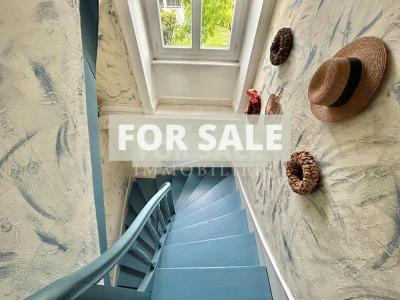 Detached Country House with Covered Pool and Pond