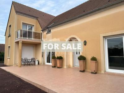 Beautiful Detached House with Lovely Garden