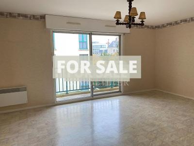 Apartment with Balcony in Heart of Town