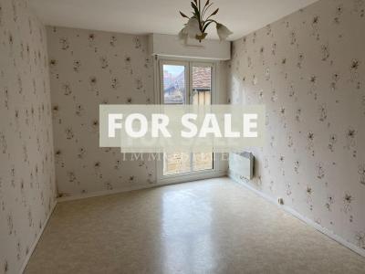 Apartment with Balcony in Heart of Town