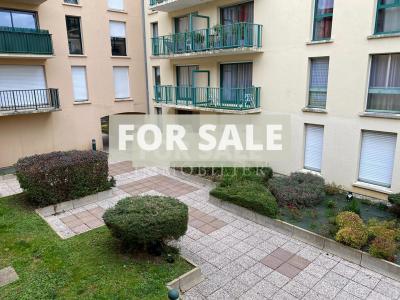 Apartment with Balcony in Heart of Town