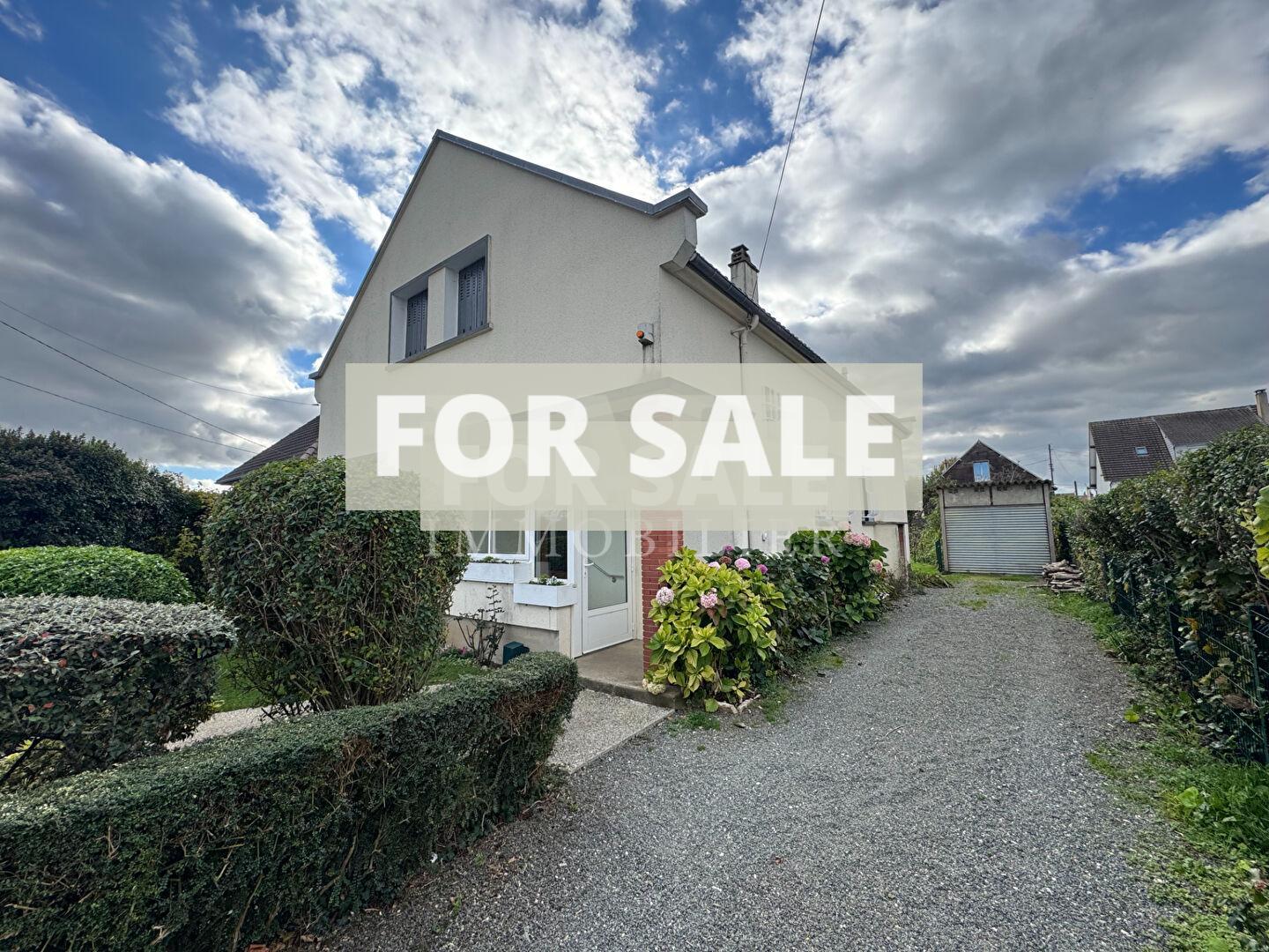 Large Detached Family House with Garden