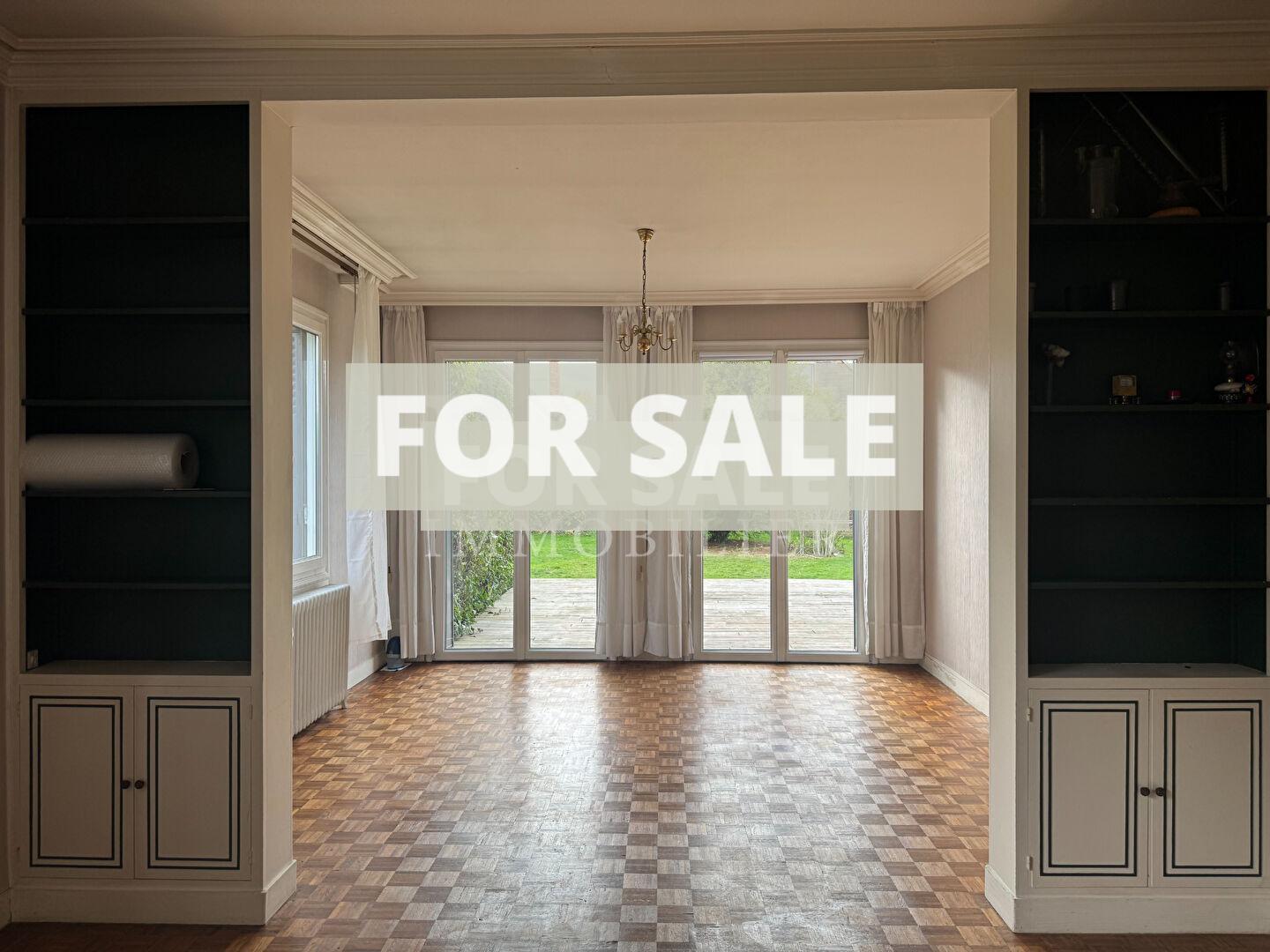 Large Detached Family House with Garden