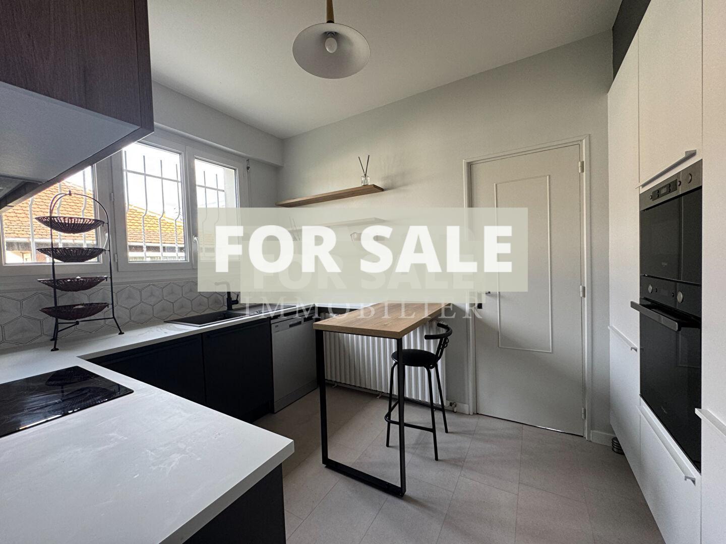 Large Detached Family House with Garden