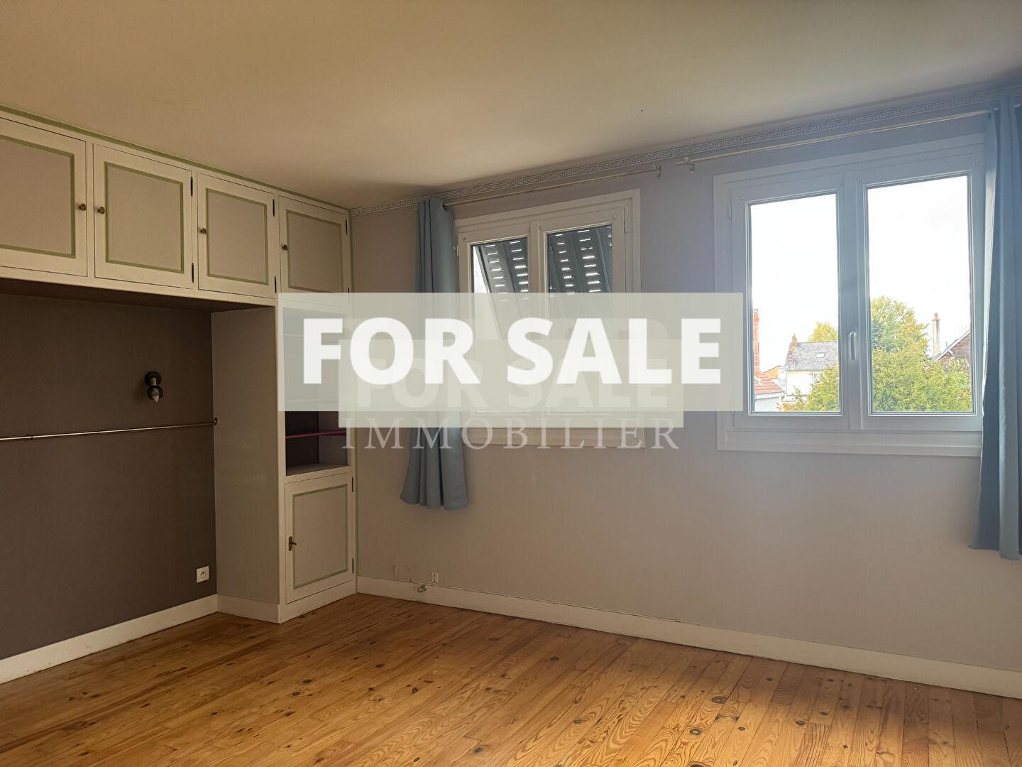 Large Detached Family House with Garden