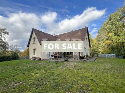 Detached Country House with Landscaped Garden