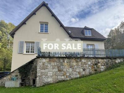 Detached Country House with Landscaped Garden