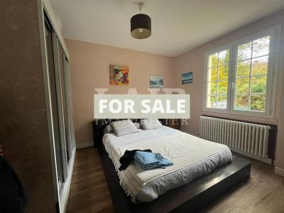 Detached Country House with Landscaped Garden