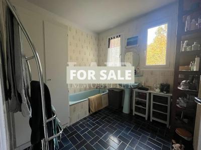 Detached Country House with Landscaped Garden