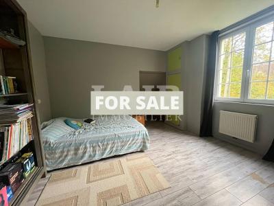 Detached Country House with Landscaped Garden