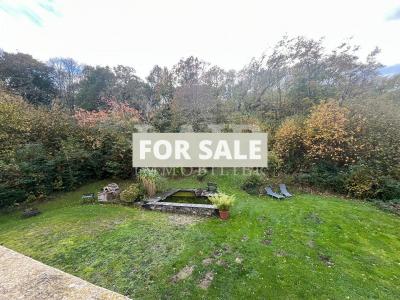 Detached Country House with Landscaped Garden