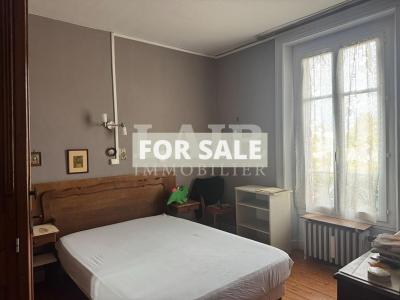 Traditional House with Garden