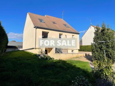 Detached House with Garden and Open View