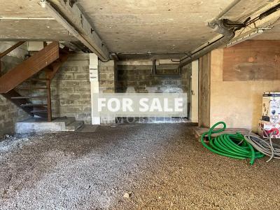 Detached House with Garden and Open View