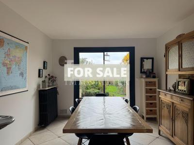 Town House with Courtyard Garden and Garage