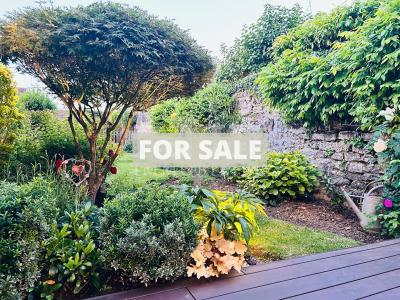Town House with Courtyard Garden and Garage