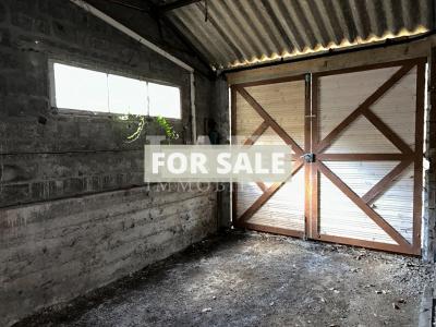 Large Garage in Nice Location