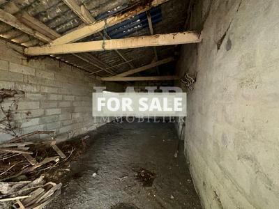 Large Garage in Nice Location