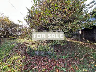 Large Garage in Nice Location