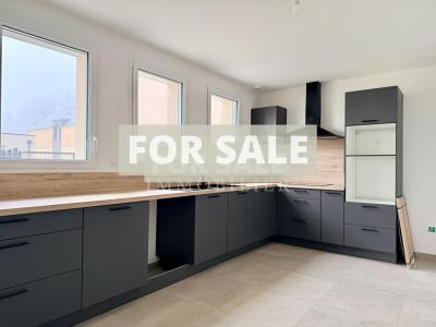 New Build Detached House with Garden