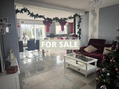 Traditional House with Garden and Heated Pool