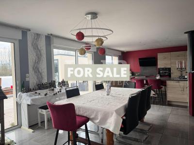 Traditional House with Garden and Heated Pool