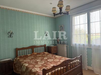 Detached House with Garden in Town