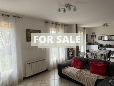 Detached House with Garden on Outskirts of Town