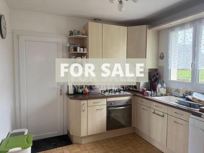 Detached House with Garden on Outskirts of Town