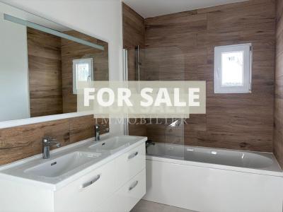 Single Storey House with Garage and Garden