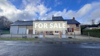 Detached Country House with Pond and Land