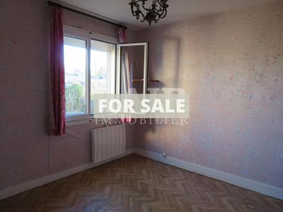 Traditional House with Garden