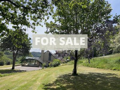 Detached Country House with Landscaped Garden