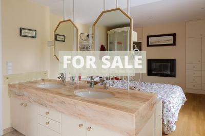 Detached Country House with Landscaped Garden