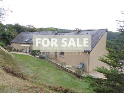 Detached Country House with Landscaped Garden