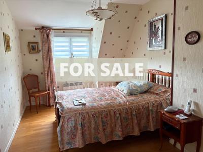 Detached House with Garden and Open View