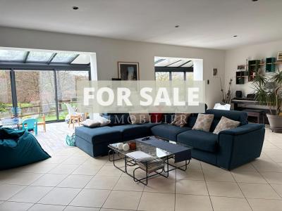 Detached House with Lake in Landscaped Garden