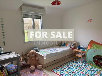 Detached House with Lake in Landscaped Garden