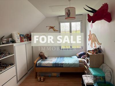 Detached House with Lake in Landscaped Garden