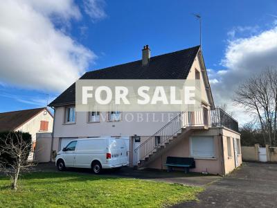 Detached House with Garden in Great Location