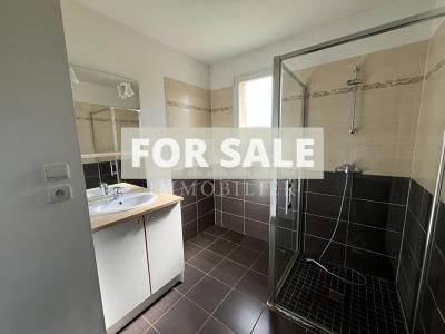 Contemporary Detached House with Garden