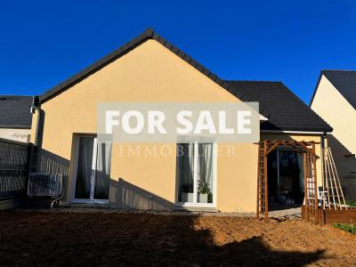 Modern Detached House with Garden