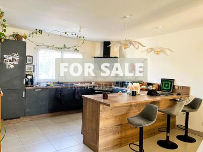 Modern Detached House with Garden