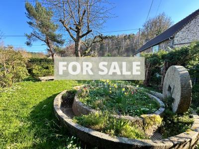 Detached Country House with Landscaped Garden